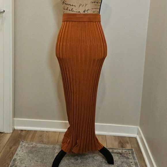 8 by YOOX 3/4 Length Pleated Knit Midi Shirt Size Medium - Picture 1 of 5